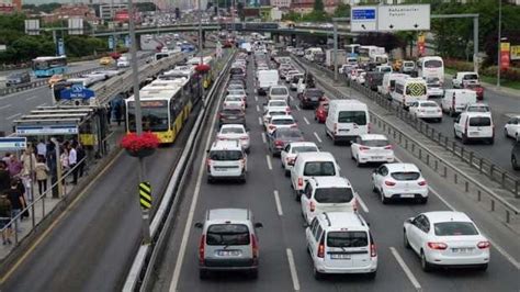 İ­s­t­a­n­b­u­l­­d­a­ ­b­a­y­r­a­m­ ­z­i­y­a­r­e­t­i­ ­t­r­a­f­i­ğ­i­:­ ­Y­o­ğ­u­n­l­u­k­ ­y­ü­z­d­e­ ­6­5­­i­ ­g­ö­r­d­ü­